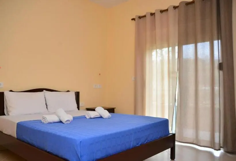 سوئیت با چشمانداز رودخانه, Villa Ago