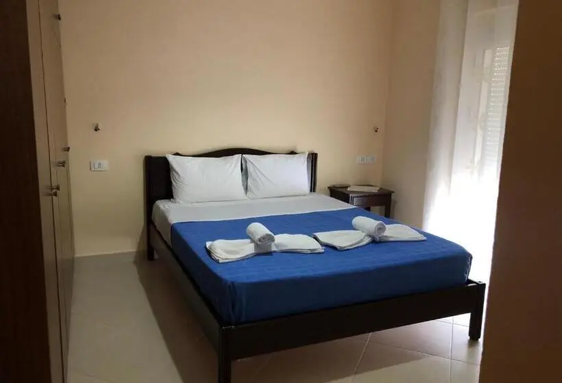 سوئیت با چشمانداز رودخانه, Villa Ago