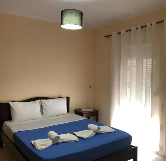 سوئیت با چشمانداز رودخانه, Villa Ago