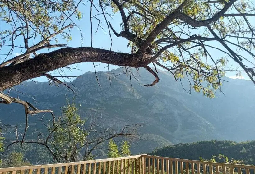 خانه 1 خوابه, Les Insolites Du Villaret