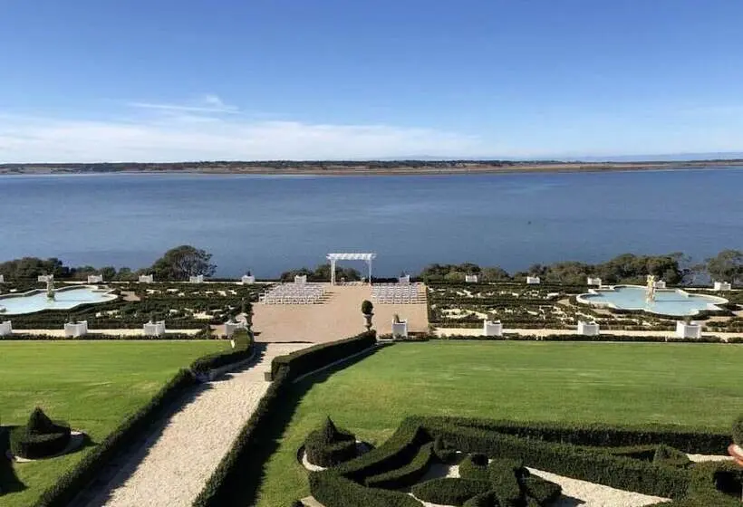 デラックススイート, Campbell Point House