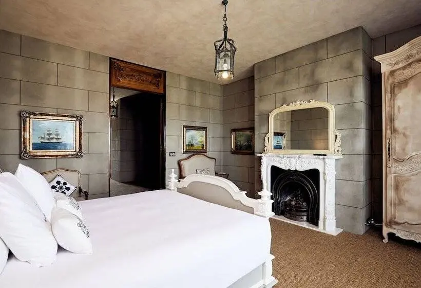 デラックススイート, Campbell Point House