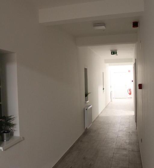 جناح عائلي, Czermann Holiday Inn