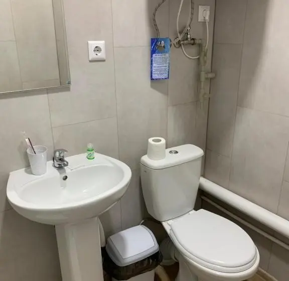Basic Yhden Hengen Huone, міні готель білий квадрат