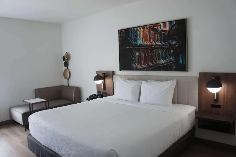 身障者適用キングサイズベッドルーム, La Quinta Inn & Suites By Wyndham Terrell