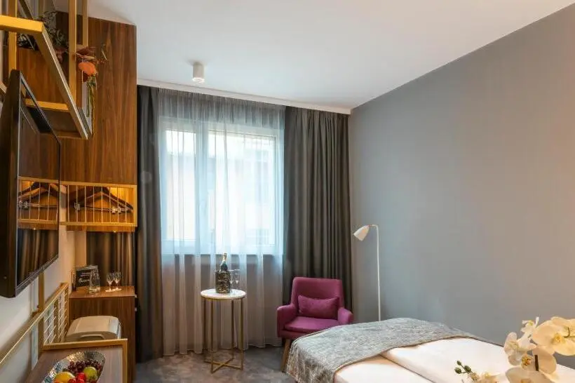 اتاق پریمیوم یک تخته, Plaza Premium Munchen