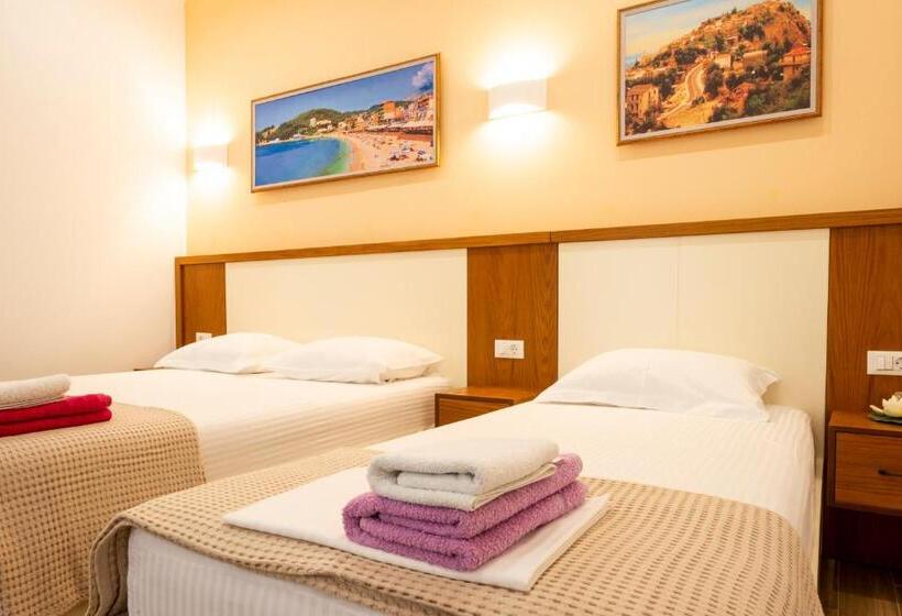 Трехместный Номер Базовый, Sofia's Cozy Rooms