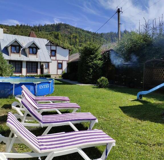 اتاق خانوادگی با چشم‌انداز کوه, анасоль