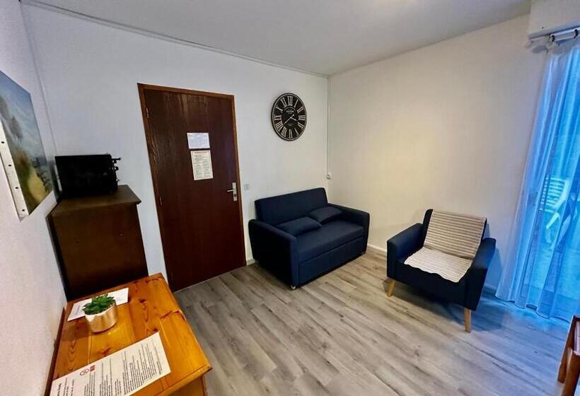 דירת חדר עם טרסה, Résidence Aramis