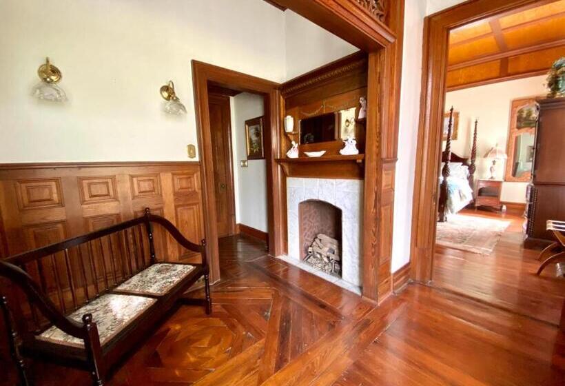 غرفة ديلوكس سرير كينج, Hogan House Bed And Breakfast At Rose Hill