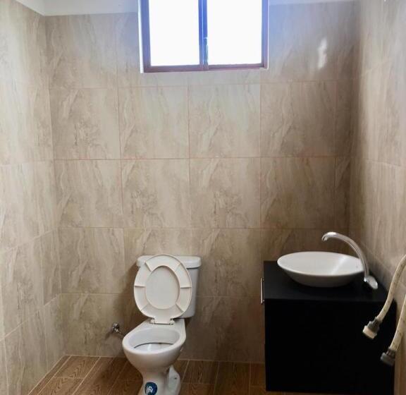 غرفة قياسية ثلاثية, Black Pearl