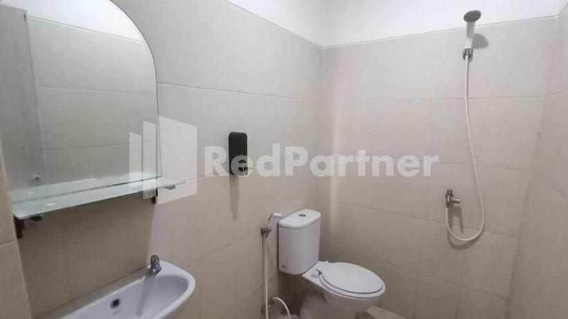 スタンダードルーム, Almeira Homestay Syariah Near Makam Sunan Ampel Mitra Reddoorz