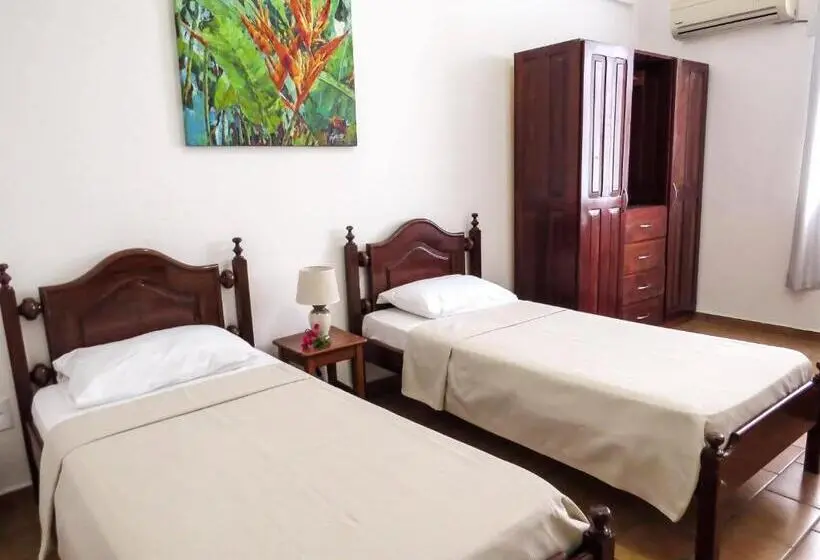 اتاق استاندارد سه نفره, Casa Dos Frades