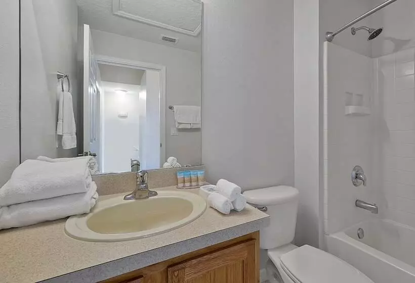 Talo 3 Makuuhuonetta, Encantada Resort Vacation Townhomes By Idiliq