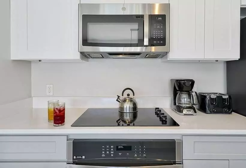 Talo 4 Makuuhuonetta, Encantada Resort Vacation Townhomes By Idiliq