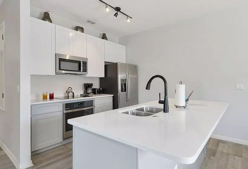 Talo 4 Makuuhuonetta, Encantada Resort Vacation Townhomes By Idiliq