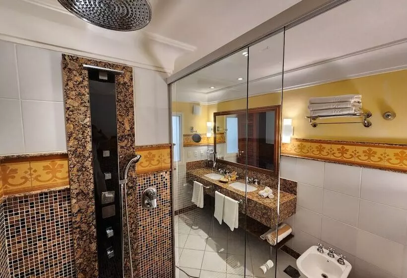 اتاق لوکس با چشم‌انداز, Casa Do Amarelindo