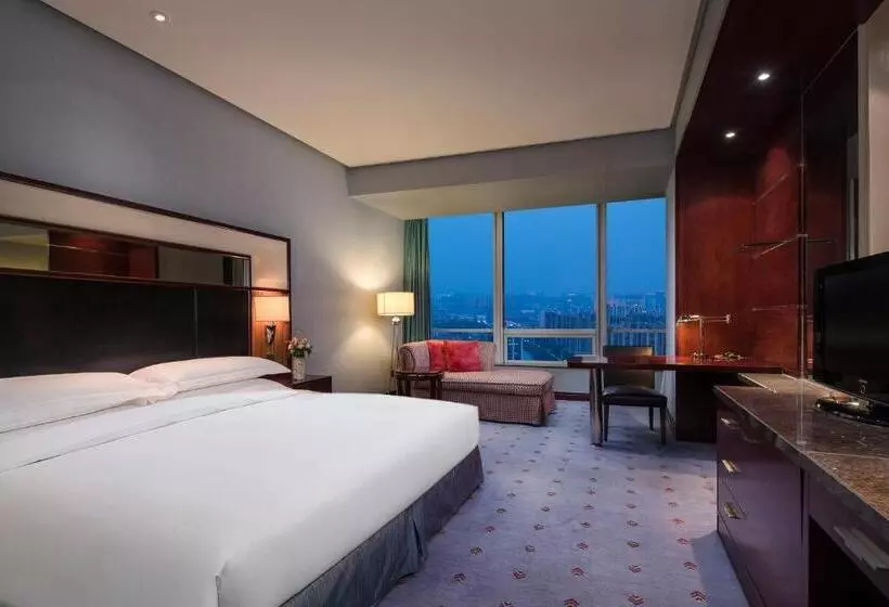 キングサイズベッドのスイートルーム, Crowne Plaza Wuxi City Center