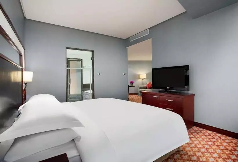 キングサイズベッドのスイートルーム, Crowne Plaza Wuxi City Center
