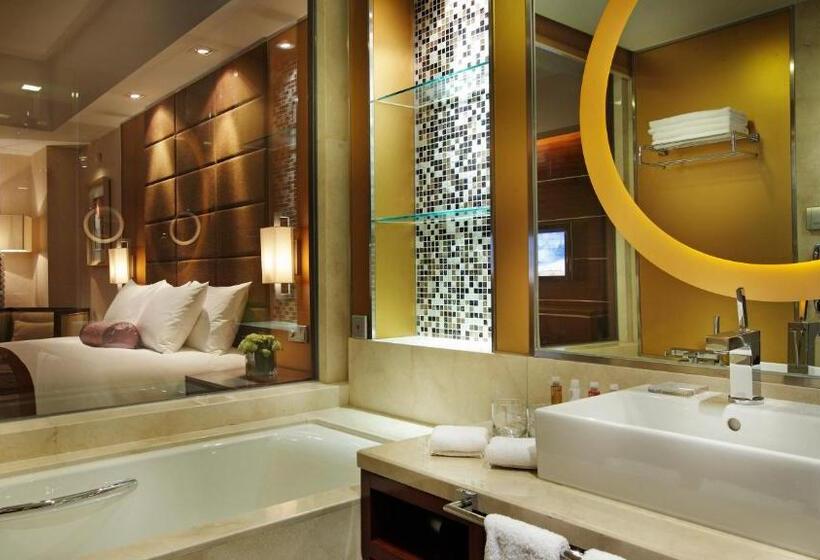 Quarto Deluxe Cama King, Crowne Plaza Yantai Sea View, An Ihg