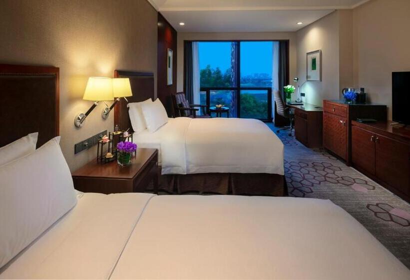 Deluxe room with river view, Jin Jiang International Hotel Xi An