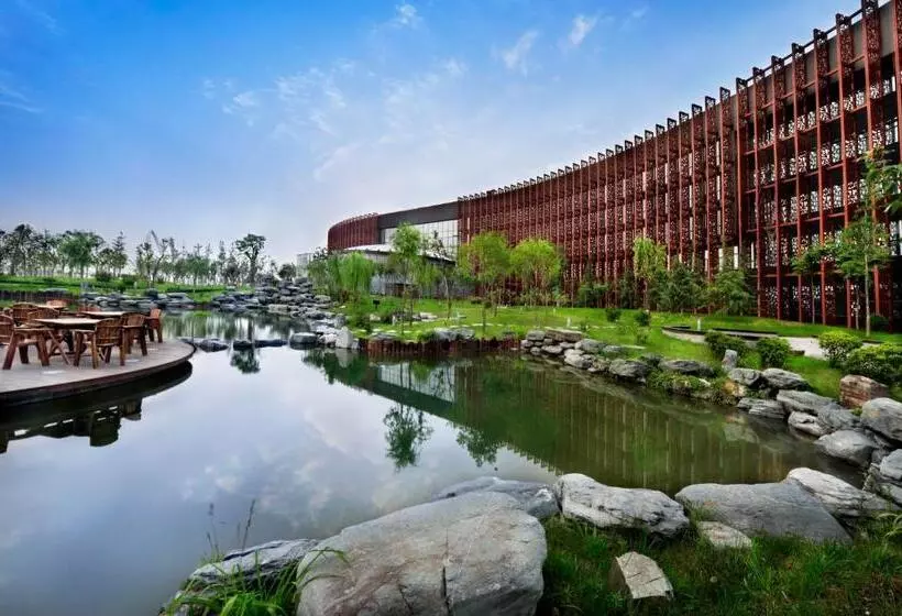 Deluxe room with river view, Jin Jiang International Hotel Xi An