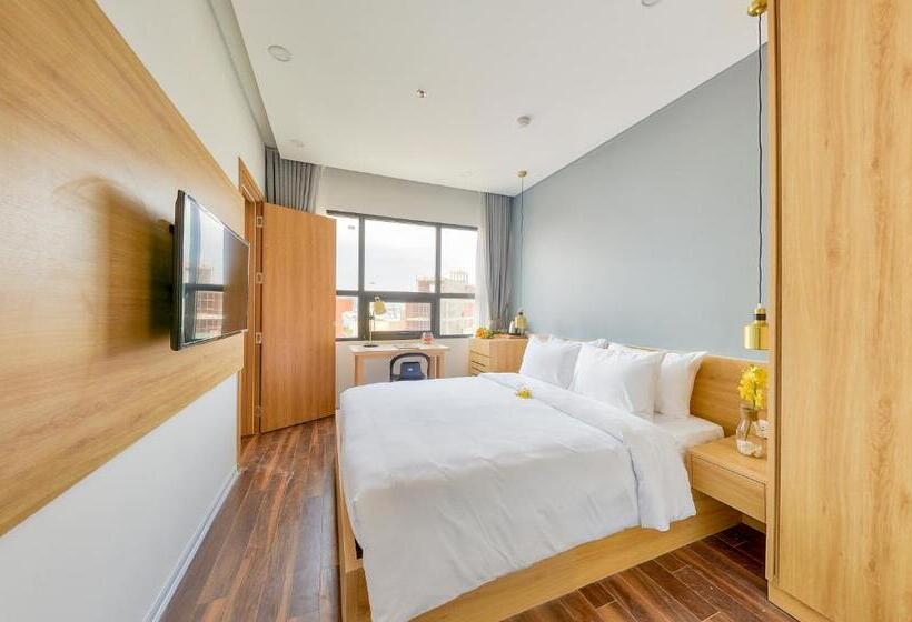 اتاق خانوادگی با چشمانداز باغ, Magnolia