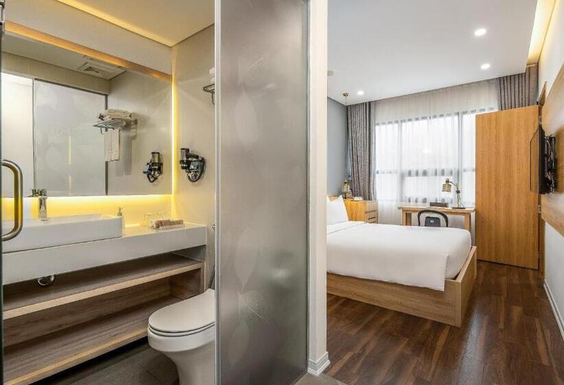 اتاق خانوادگی با چشمانداز باغ, Magnolia