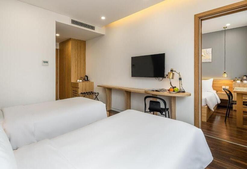 اتاق خانوادگی با چشمانداز باغ, Magnolia