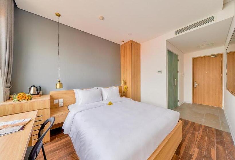 اتاق خانوادگی با چشمانداز باغ, Magnolia