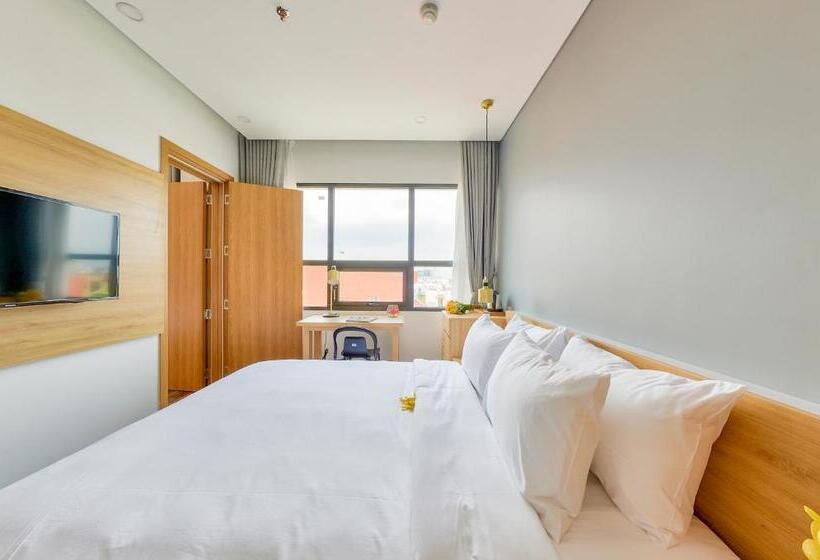 اتاق خانوادگی با چشمانداز باغ, Magnolia