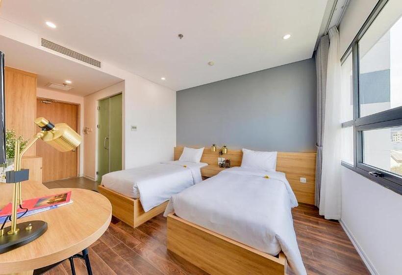 اتاق خانوادگی با چشمانداز باغ, Magnolia