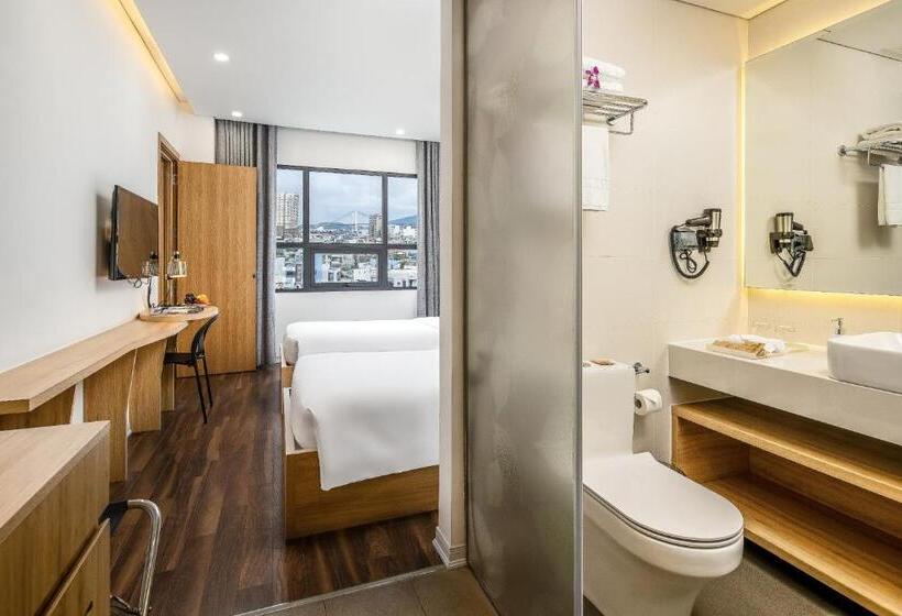 اتاق خانوادگی با چشمانداز باغ, Magnolia