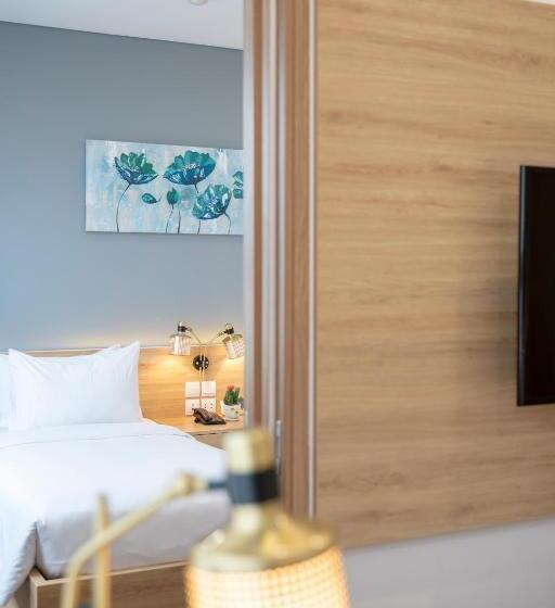 اتاق خانوادگی با چشمانداز باغ, Magnolia