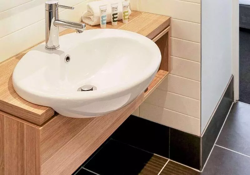 استودیوی استاندارد, Mercure Melbourne Therry Street