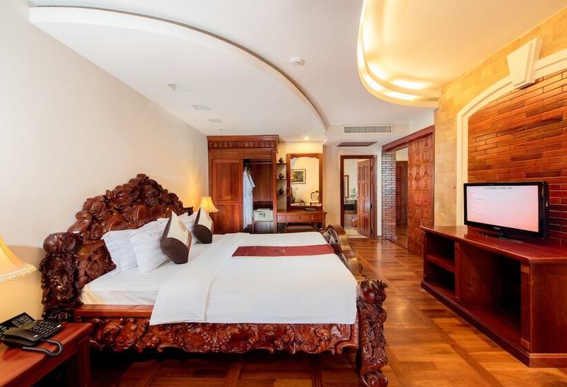 سوییت, Pacific Hotel & Spa