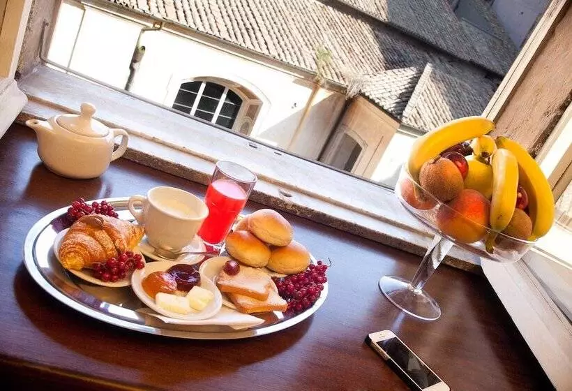اتاق استاندارد چهار تخته, Pantheon Inn
