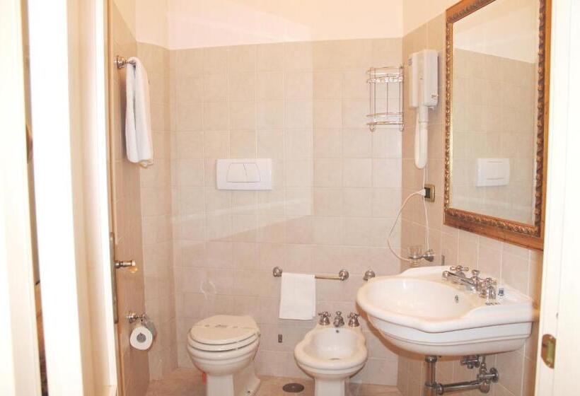 اتاق راحتی سه تخته, Rinascimento