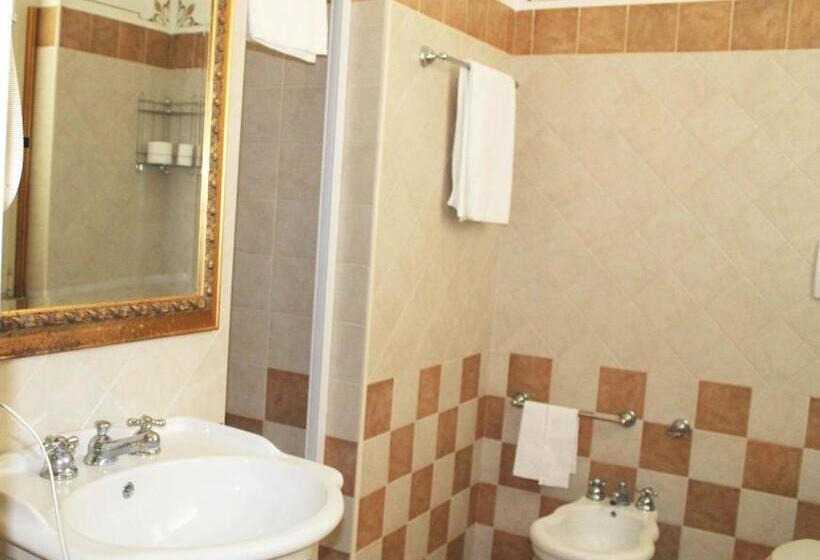 اتاق راحتی سه تخته, Rinascimento