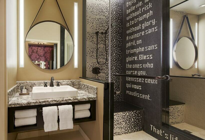 디럭스 룸, The Cromwell