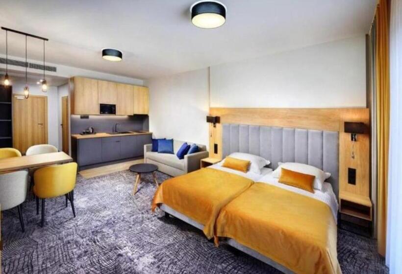 디럭스 스튜디오, Akvamarín