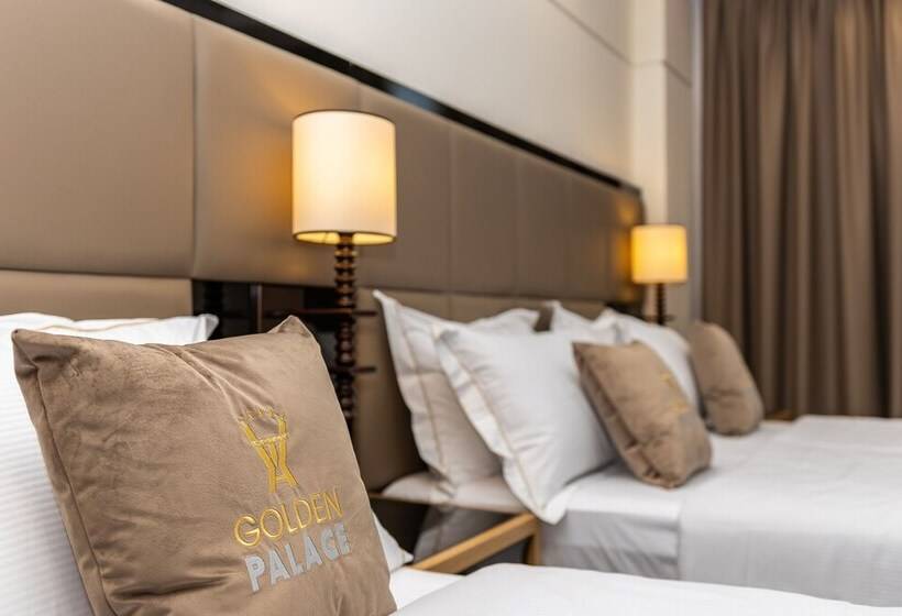 标准三人间, Golden Palace