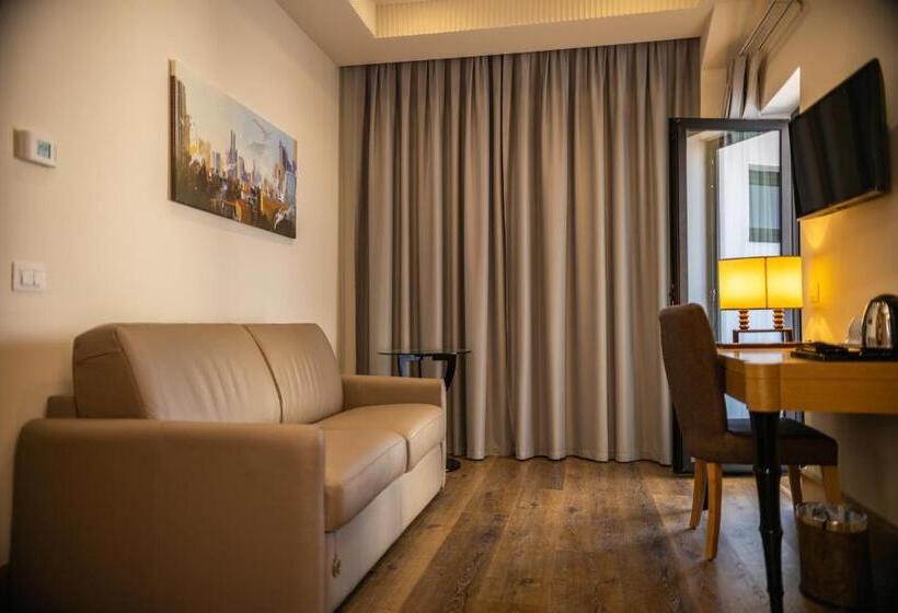 小型套房带阳台, Golden Palace