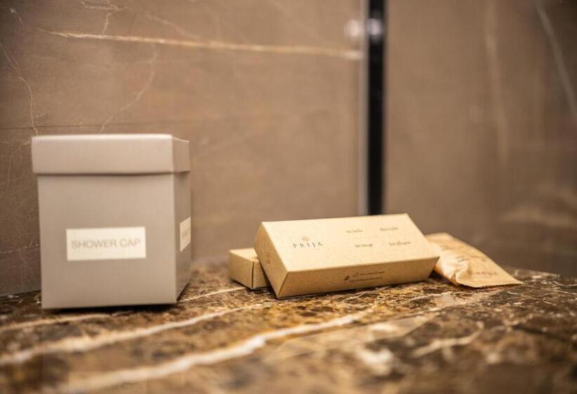 标准单人间, Golden Palace