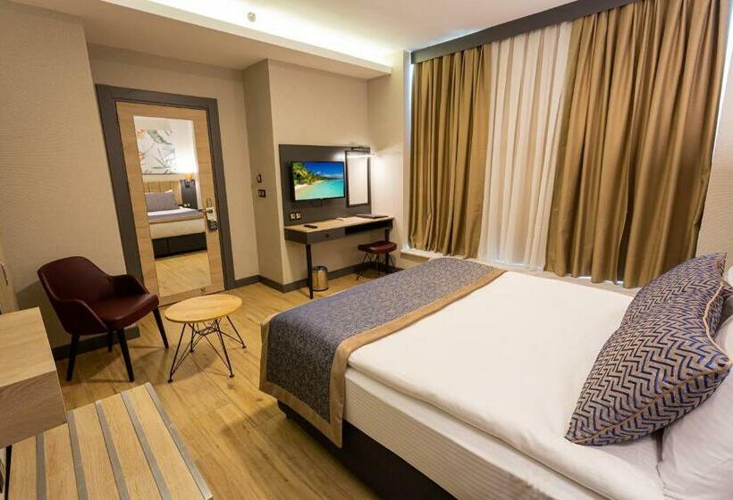 Номер Deluxe, Levor