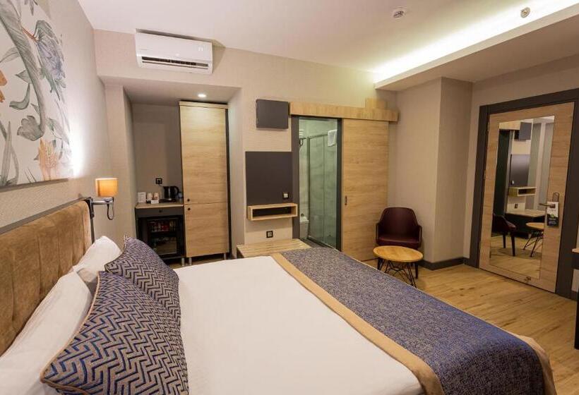 Номер Deluxe, Levor