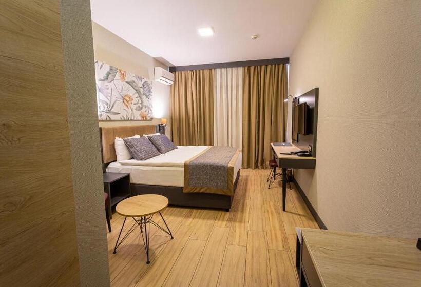 Номер Deluxe, Levor