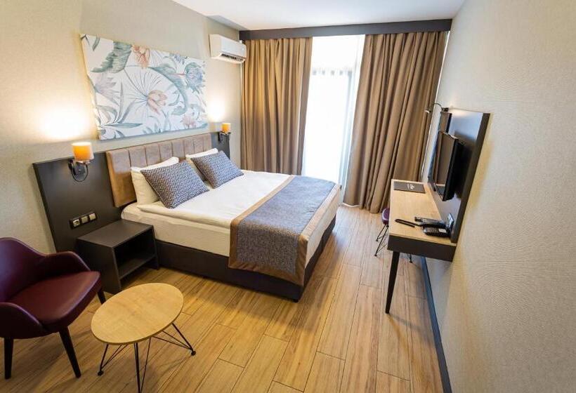 Номер Deluxe, Levor