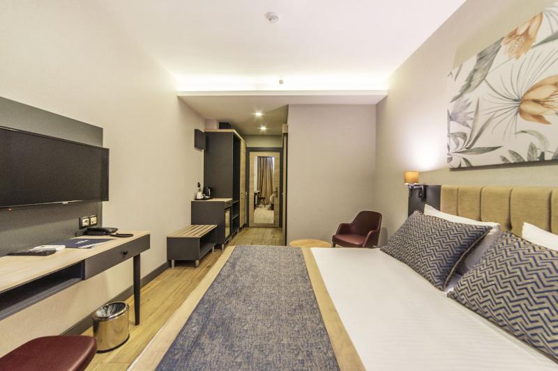 Номер Deluxe, Levor