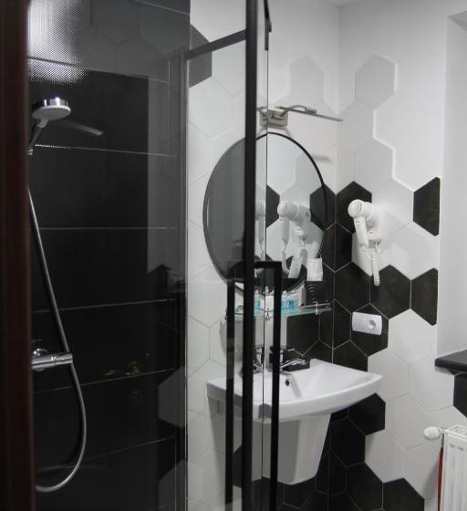 Chambre Quadruple Standard, купецький двір